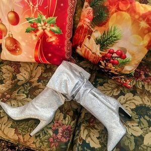Just in time for holidays brand new sparkly boots